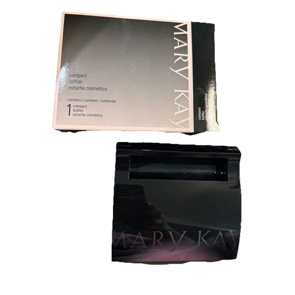 NIB Mary Kay Magnetic Black Compact #017362 With Mirror (Unfilled)
